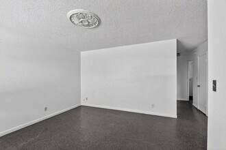 1406 Barton Rd, Unit 7 in Lake Worth Beach, FL - Foto de edificio - Building Photo