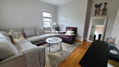 116 M St, Unit 2 in Boston, MA - Foto de edificio - Building Photo