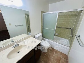 286 W Holland Ave in Clovis, CA - Building Photo - Building Photo