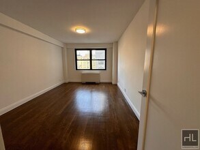 E 16 ST in New York, NY - Building Photo - Building Photo