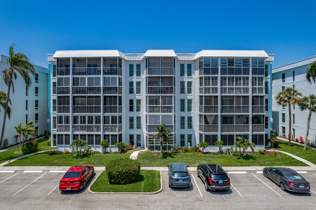 Moorings of Maximo in St. Petersburg, FL - Building Photo - Building Photo