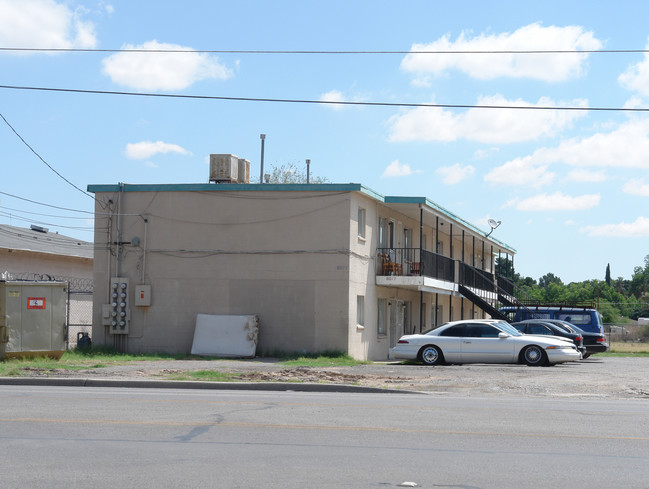 8077 - 8081 Alameda Commercial Investment in El Paso, TX - Building Photo - Building Photo