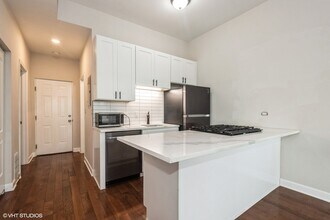 3505 N Sheffield Ave in Chicago, IL - Building Photo - Building Photo