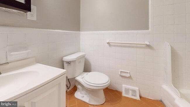2037 Beyer Ave, Unit 1ST FLOOR in Philadelphia, PA - Building Photo - Building Photo