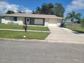 213 SW Reynolds Ave in Port St. Lucie, FL - Building Photo - Building Photo