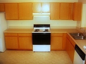 1994 W Brandymill Ln in Jacksonville, NC - Building Photo - Building Photo