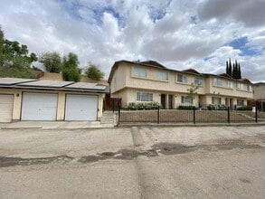 5711 Fairfax Rd in Bakersfield, CA - Building Photo - Building Photo