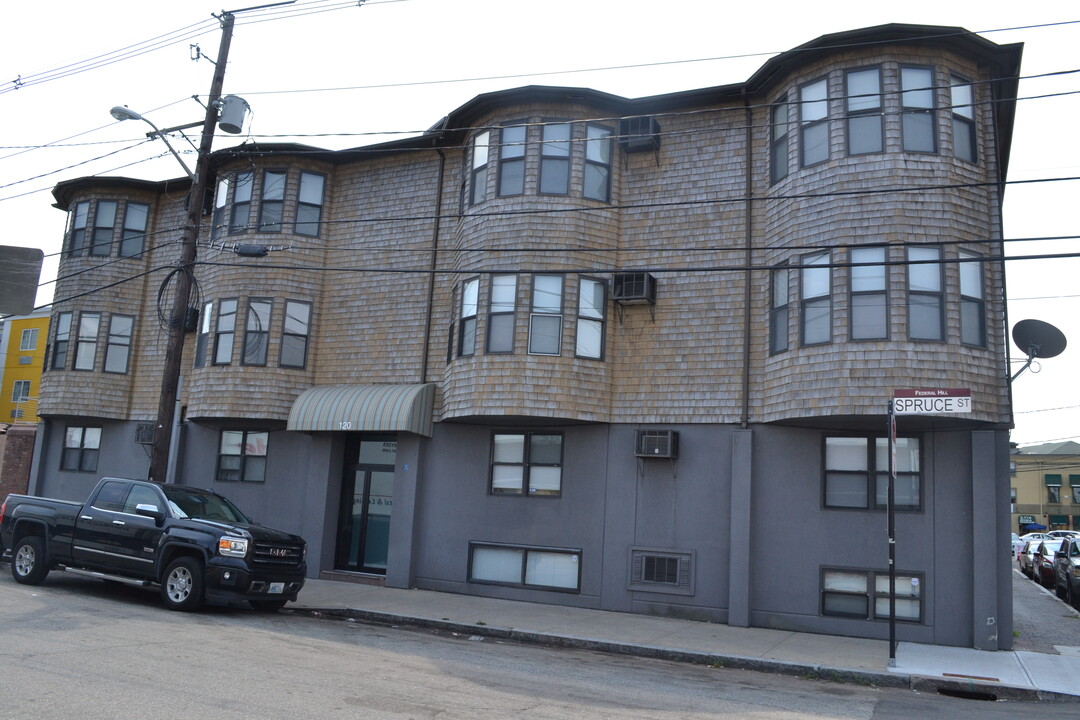 120 Spruce St, Unit 8 in Providence, RI - Building Photo