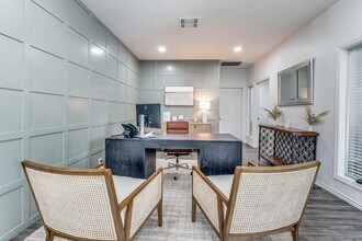 Creekstone in Austin, TX - Building Photo - Building Photo