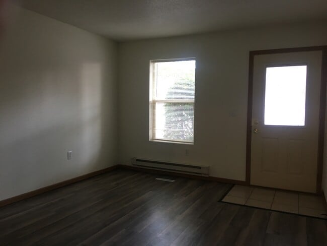 939 West Ave in Onalaska, WI - Foto de edificio - Building Photo