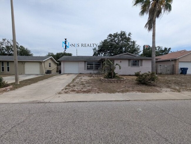 7124 Isle Dr in Port Richey, FL - Building Photo - Building Photo