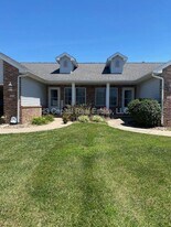 55 Crimson Ct in Highland, IL - Building Photo