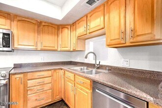 1530 S River Dr in Tempe, AZ - Building Photo - Building Photo