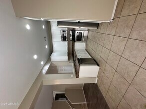 7113 S 7th Ln in Phoenix, AZ - Foto de edificio - Building Photo