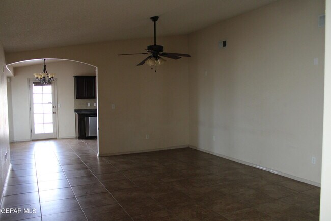 7125 Falling Leaf Cir in El Paso, TX - Building Photo - Building Photo
