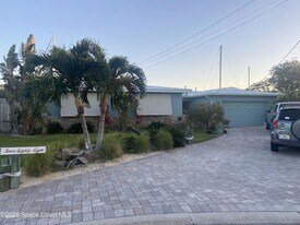 488 Cardinal Dr in Satellite Beach, FL - Building Photo