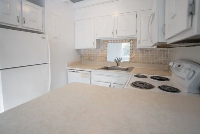 24 Presidential Dr in Quincy, MA - Building Photo - Building Photo