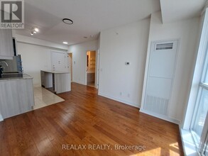 9205-9205 Yonge St in Richmond Hill, ON - Building Photo - Building Photo