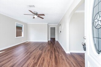 2214 11th Ave N in Texas City, TX - Building Photo - Building Photo