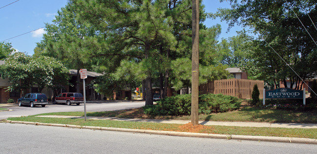 Eastwood Court in Raleigh, NC - Foto de edificio - Building Photo