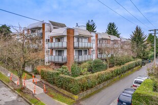 McAllister House in Vancouver, BC - Building Photo