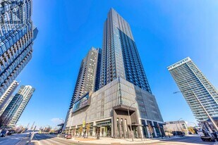 395 Square One Dr in Mississauga, ON - Building Photo