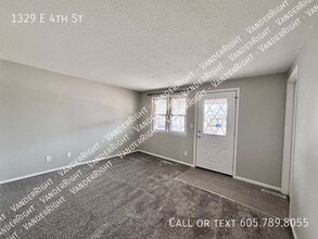 1329 E 4th St in Sioux Falls, SD - Building Photo - Building Photo