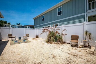 264 Davis St in Neptune Beach, FL - Building Photo - Building Photo
