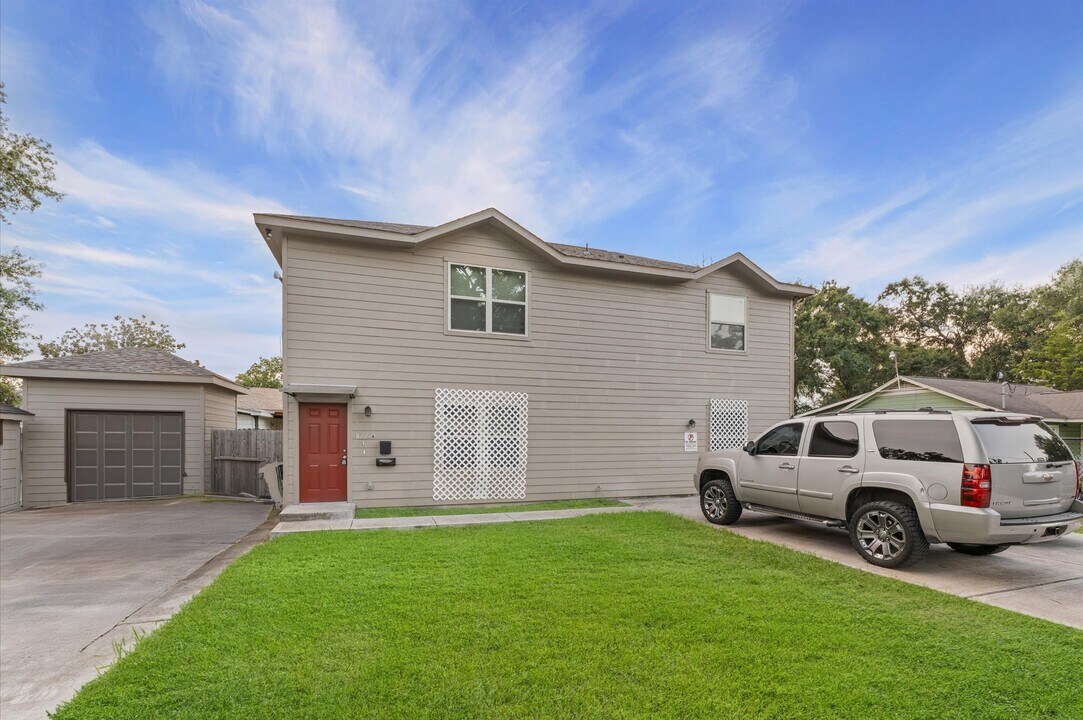 8221 Brockton St in Houston, TX - Building Photo