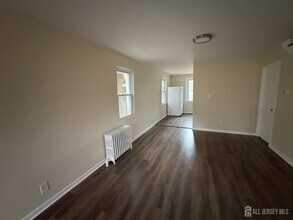 24 Washington Rd in Sayreville, NJ - Building Photo - Building Photo