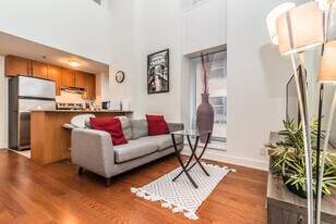 1061 Rue St-Alexandre in Montréal, QC - Building Photo
