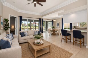 2246 Heydon Cir W in Naples, FL - Building Photo