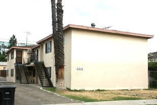 2321 N Fairview St in Burbank, CA - Building Photo