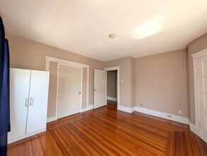 21 Dover St, Unit 2 in Cambridge, MA - Building Photo - Building Photo