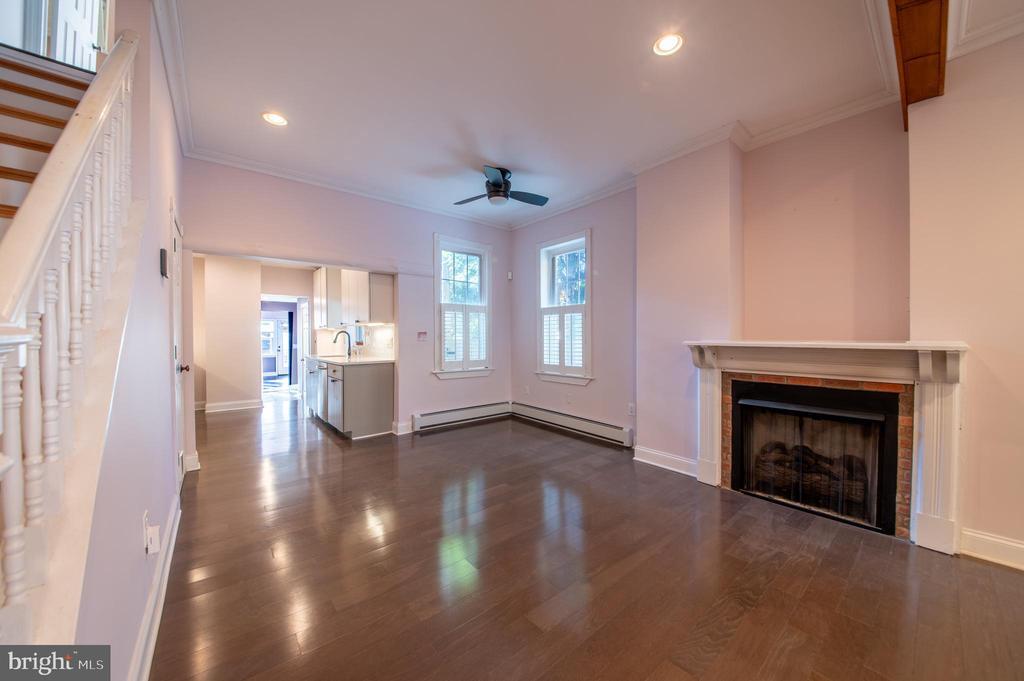 35 Delaware Ave in Lambertville, NJ - Building Photo