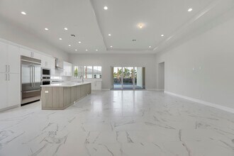 9341 Crestview Cir in Palm Beach Gardens, FL - Building Photo - Building Photo