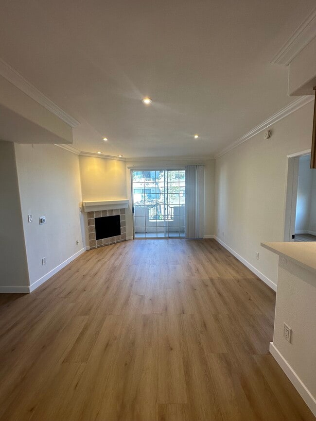 1337 South Bundy Drive in Los Angeles, CA - Building Photo - Building Photo
