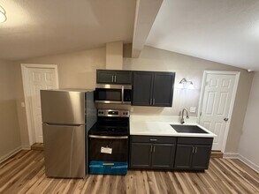 8147 Tunney Ave, Unit 8147 Tunney #1 in Los Angeles, CA - Foto de edificio - Building Photo