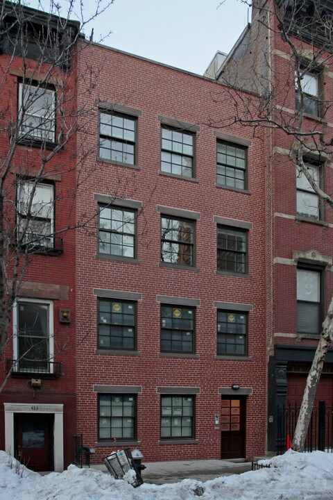 431 W 44th St in New York, NY - Building Photo