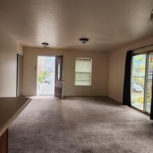 436 Pine St in Rogue River, OR - Building Photo - Building Photo