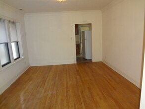 8009 S Phillips Ave, Unit 3 in Chicago, IL - Building Photo - Building Photo