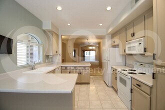 8653 E Royal Palm Rd in Scottsdale, AZ - Building Photo - Building Photo