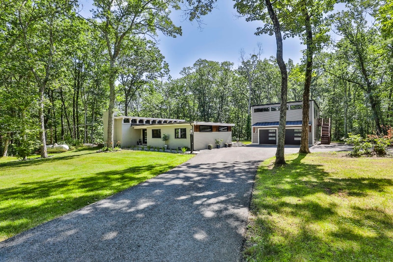 82 Pelham Rd in Pelham, NH - Building Photo