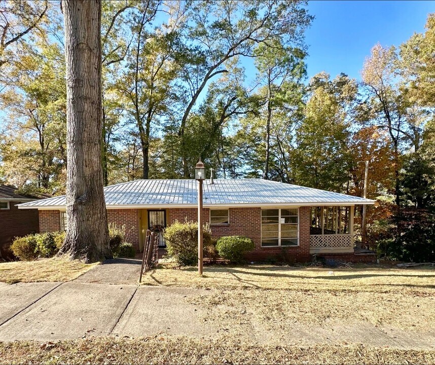 1930 Granville Ave in Bessemer, AL - Foto de edificio