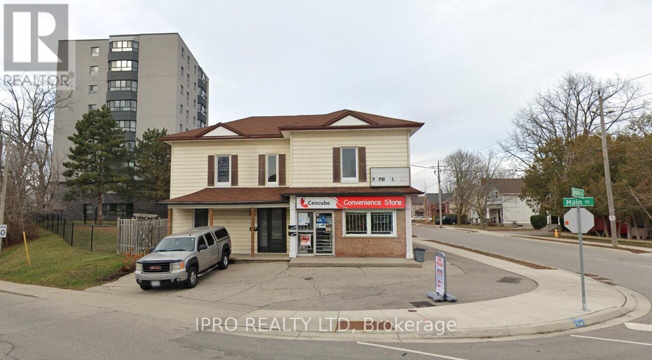 172-172 Main St in Cambridge, ON - Building Photo