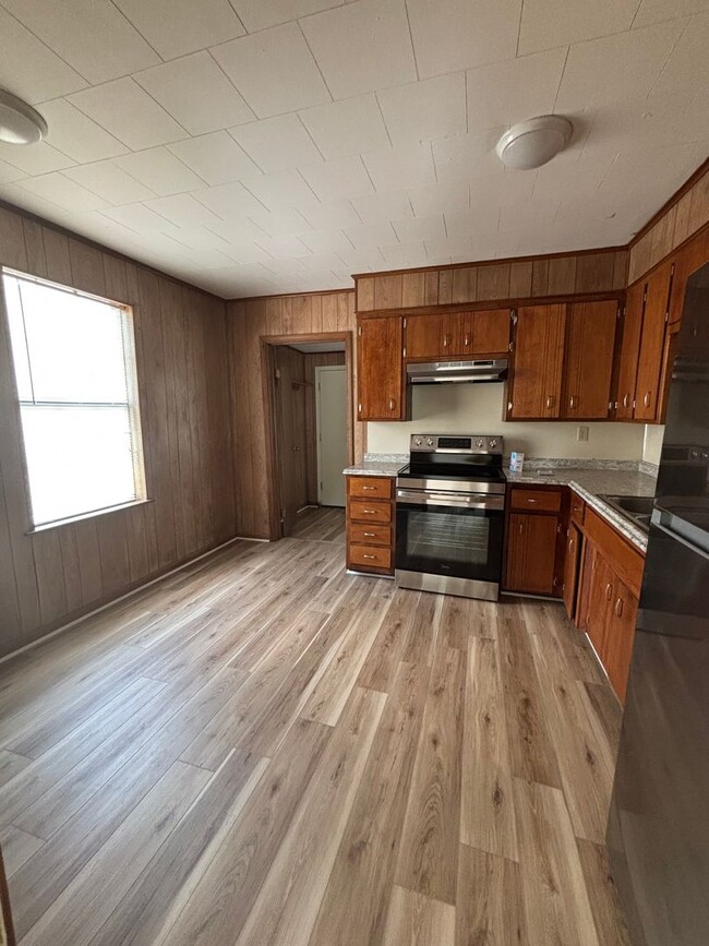 property at 708 W Cross St