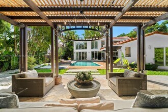 575 Bay Point Rd in Miami, FL - Building Photo - Building Photo