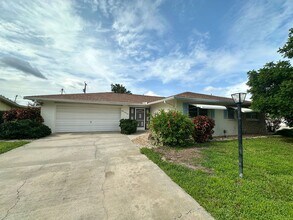 443 Monterey Ave in Cape Coral, FL - Building Photo - Building Photo