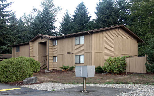 Towne Manor Apartments in Puyallup, WA - Building Photo - Building Photo