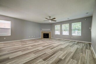 8118 Narrow Brook Way in Houston, TX - Building Photo - Building Photo